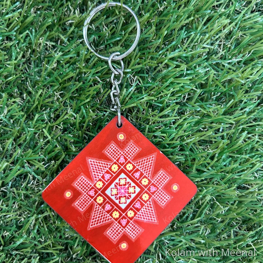 Nadu Veetu Kolam Key Chain — hand-painted nadu veetu kolam