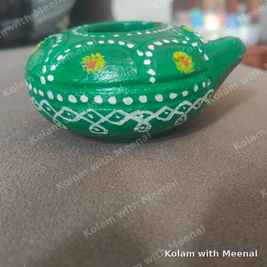 Kubera Vilakku — hand-painted clay diyas