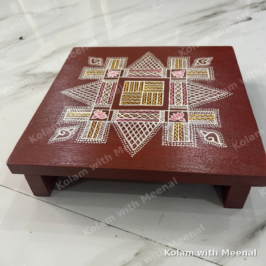 10 inch Teak Wood Manai - Nadu Veetu Kolam — hand-painted manai