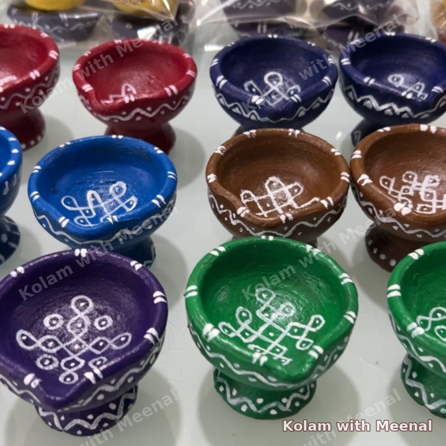 Stand Diya — hand-painted clay diyas