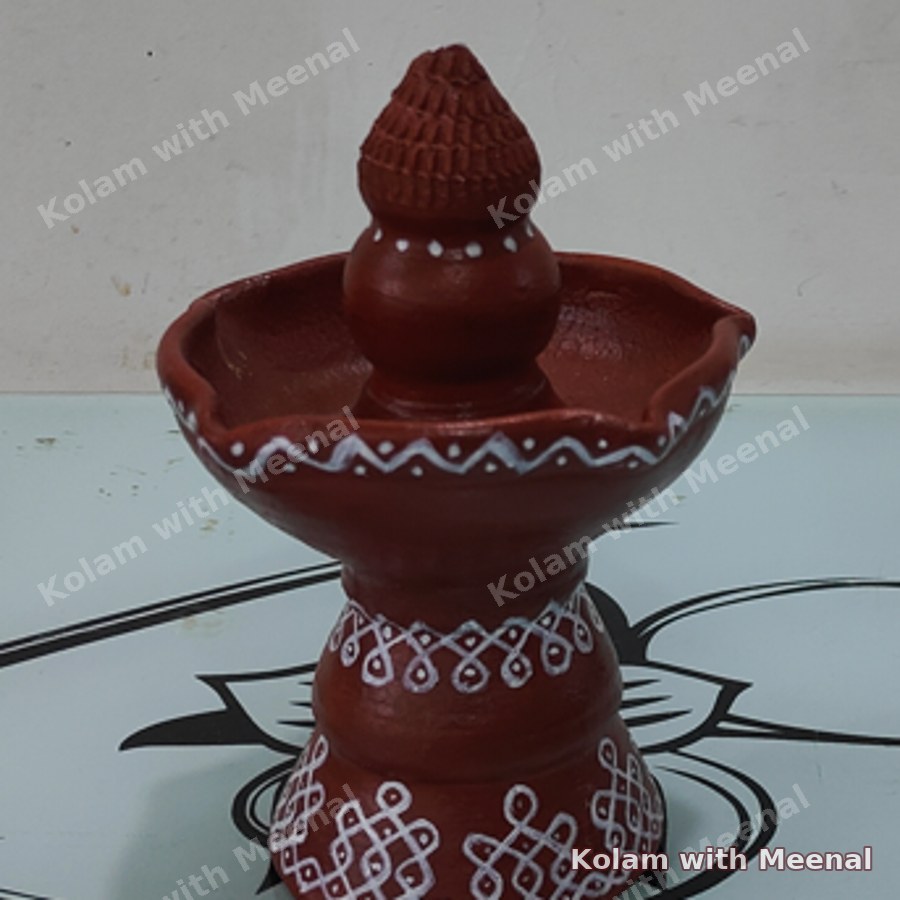 Guruvayur Vilakku — hand-painted clay diyas