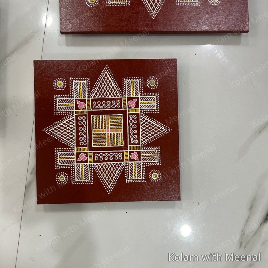 9 inch Nadu Veetu Kolam Manai — hand-painted nadu veetu kolam